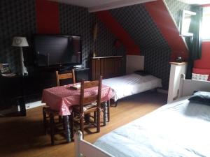 Appartements PETIT APPARTEMENT 30M2, 1 chambre lit double et salon 2 lits simples, 3 a 4 pers : photos des chambres