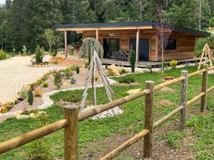 Chalets Les Ecrins du Val de Mouthe, JURA : photos des chambres