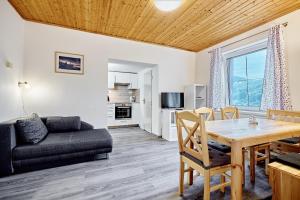 Popovská chalupa by Mountain ways