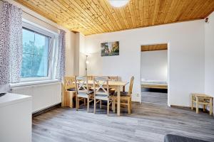 Popovská chalupa by Mountain ways