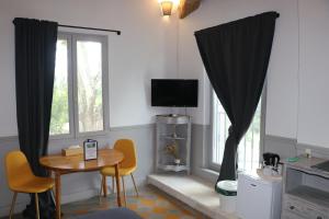 B&B / Chambres d'hotes Mas des Cerisiers : photos des chambres