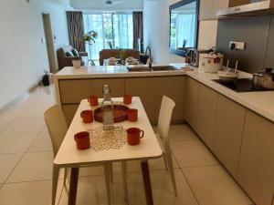 703 KLCC 5 minutes to Alor Street Ceylon Pavilion 3 Room 2 Bath