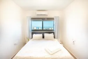 שקט מול הים - Beʼer Ora