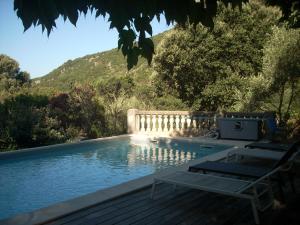 Maisons de vacances Demeure traditionnelle en pierre avec piscine : photos des chambres