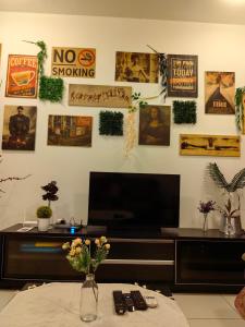 5 Bukit Bintang 5 minutes to Alor Street Bukit Ceylon KLCC Pavilion Apt 3R2B 10 pax
