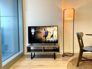 REST COLLECTION Sky High Apartment as West Side Place