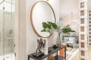 Contemporary loft in the historic city center by REMS