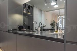 Contemporary loft in the historic city center by REMS