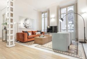 Contemporary loft in the historic city center by REMS