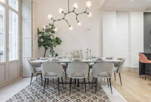 Contemporary loft in the historic city center by REMS