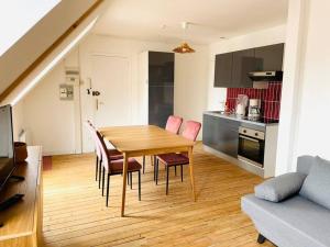 Appartements T2 chaleureux - wifi - plage et commerces a pieds : photos des chambres