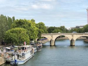 PERE LACHAISE - MONTMARTRE Paris centre