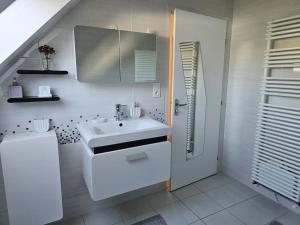 Maisons de vacances Maison acces PMR PERSONNE A MOBILITE REDUITE sur Ploemeur proche Lorient : photos des chambres