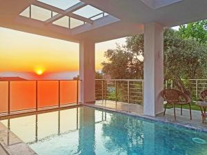 Villa With a Private Heated Pool, Jacuzzi, Overlooking Spectacular Views Of The Sea