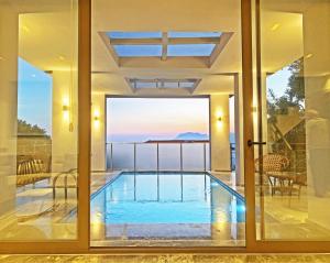 Villa With a Private Heated Pool, Jacuzzi, Overlooking Spectacular Views Of The Sea