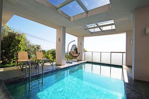 Villa With a Private Heated Pool, Jacuzzi, Overlooking Spectacular Views Of The Sea