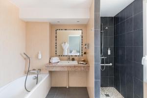 Hotels Le Place Neuve : photos des chambres