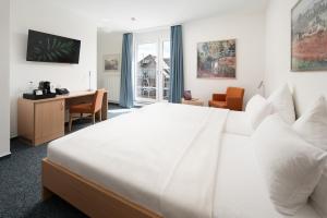 Double Room with Balcony room in Johanniter Gästehaus