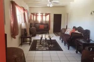 2 Bedroom 2 Bathroom House Centrally Located - Frederiksted