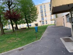 Sejours chez l'habitant Chambre simple avec un lit double a Orly ville : photos des chambres