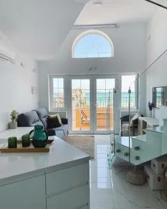 Luxury Beachfront Home - Gibilterra