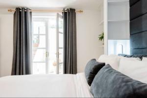 Well-Positioned Studio Flat