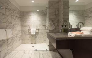 The Thomas Hotel - Garden Suite ADA - 02