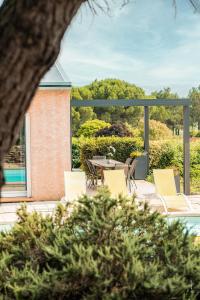 Villas Au jardin des gallinettes location villa piscine privee Carcassonne : photos des chambres