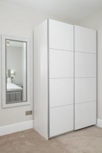 Luxury 5 Star apartments, Parking, Garden, near Metro Stations 10-15mins to London