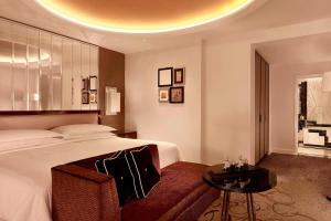 Club King Room - Club Lounge Access room in Sheraton Grand London Park Lane