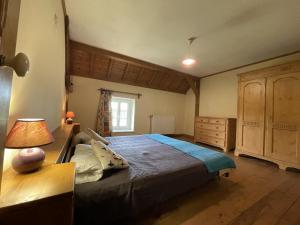 Maisons de vacances Gite Montvicq, 4 pieces, 6 personnes - FR-1-489-272 : photos des chambres