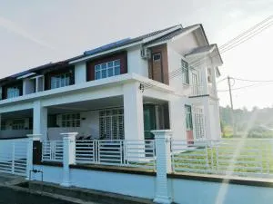 YY Homestay Pasir Mas - Kampong Bendang Gunchil
