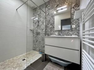 Maisons de vacances Maison avec Jardin a Proximite de la Plage - 4 Couchages - Calme et Confort - FR-1-246A-267 : photos des chambres
