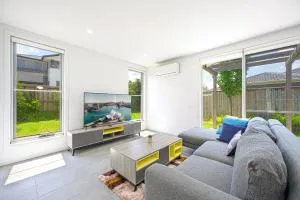 Denham Court Adorable 4Br house with Wifi &Parking - Ingleburn