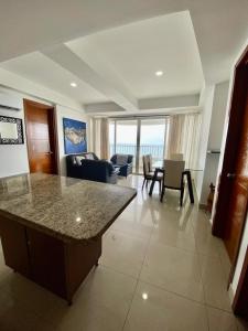 Apartamento aL-4 frente al mar piscina y Wifi