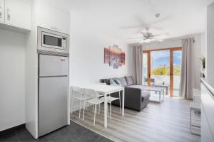 Garden City Pool and Sea view by LoveTene