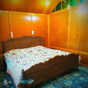 Green view group of houseboats