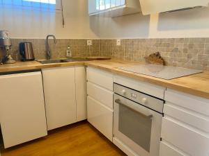 T2 à 50 mètres de la mer, belle vue sur végétation