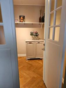 Lärarinnabostad i vacker byskola