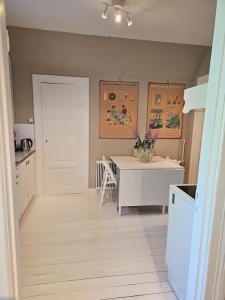 Lärarinnabostad i vacker byskola