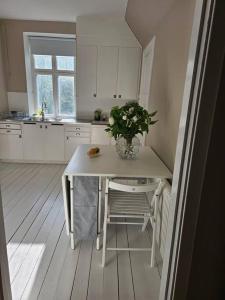 Lärarinnabostad i vacker byskola