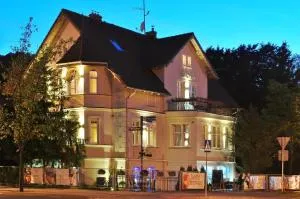 Villa Aronia pokoje z aneksem kuchennym - 乌斯特卡