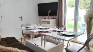 Maisons de vacances The Little Oak Duplex with terrace from 1 to 4 p : photos des chambres