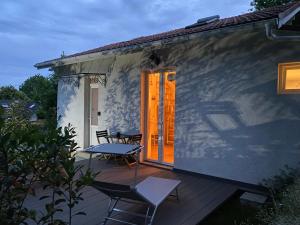 Maisons de vacances The Little Oak - tiny house with bed on mezzanine & terrace - from 1 to 4 p Disney, Paris & CDG : photos des chambres