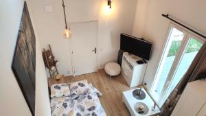 Maisons de vacances The Little Oak - tiny house with bed on mezzanine & terrace - from 1 to 4 p Disney, Paris & CDG : photos des chambres