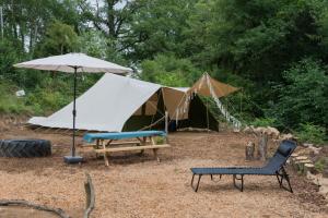 Tentes de luxe 3 Luxe tent bij La Ferme de l'aventure Ronnet : photos des chambres