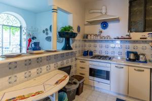 Spectacular villa with private beach platform, parking and terrace!