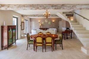 Villas Bastide-style property with pool and grape vines : photos des chambres