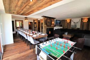 Chalet le Chantelevent for 24 Guests - Slope Views, Pool & Jacuzzi