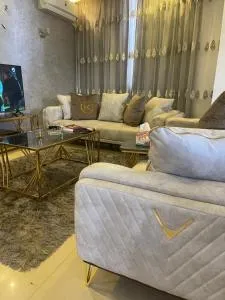Modern-Chic Property for renting in Sheikh Zayed N2 - شقة أرضي بمدخل خاص- الشيخ زايد Family only - 十月六日城